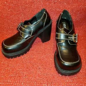 Vintage 90's Square Toe Chunky Heel Platform Shoe